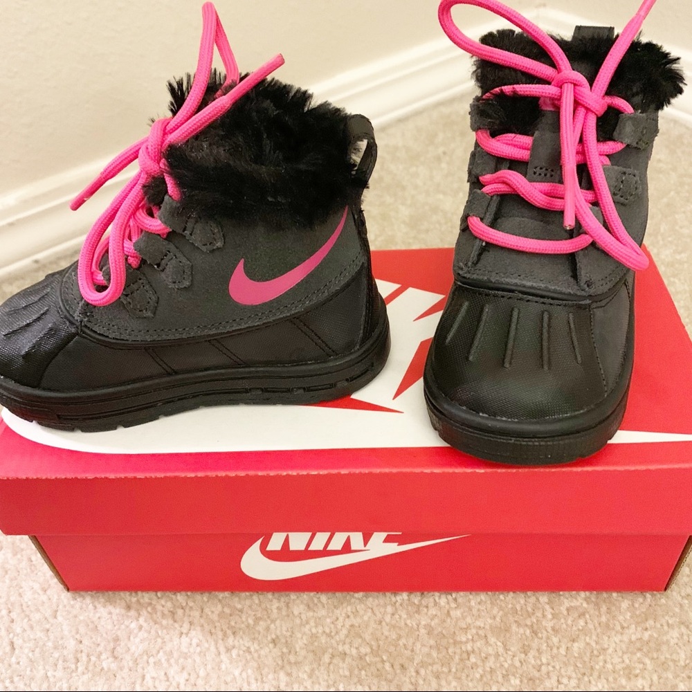 New Nike Woodside Chukka Boots- Toddler Size 6